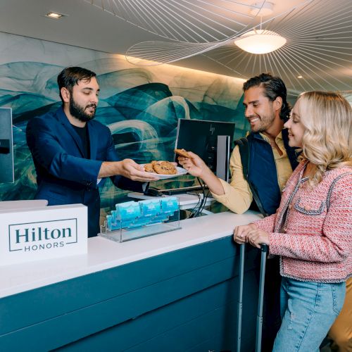 Hotel MdR Marina Del Rey - A Double Tree by Hilton