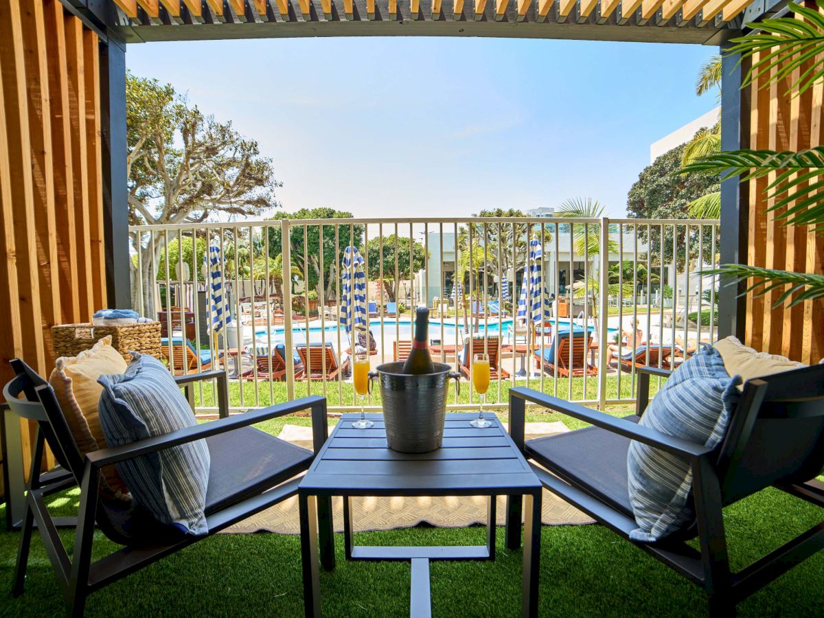 Hotel MdR Marina Del Rey - A Double Tree by Hilton