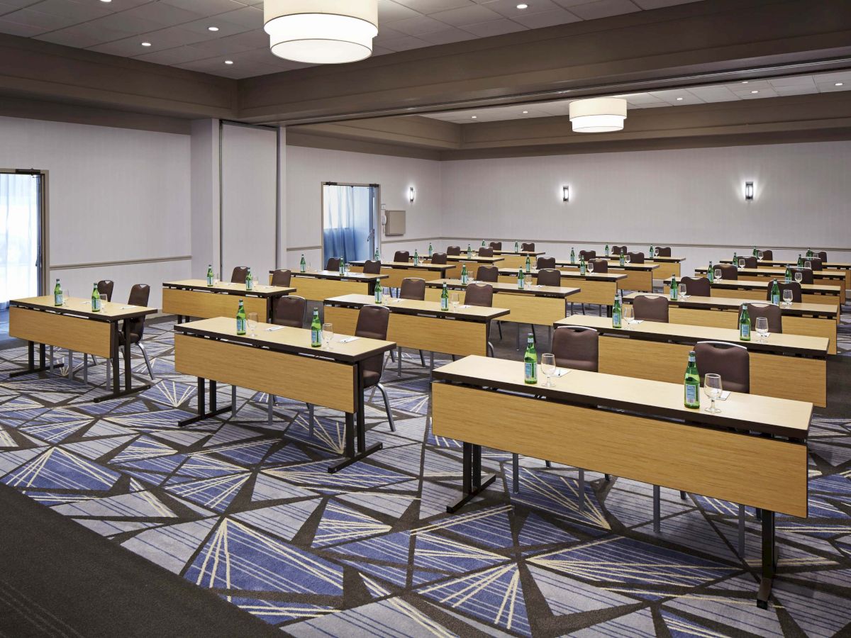 Hotel MdR Marina Del Rey - A Double Tree by Hilton